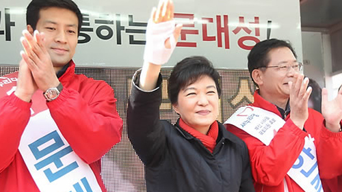 "역시 선거 여왕"…수렁속 새누리 살려낸 박근혜