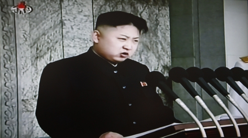 북한, 김일성 생일 대규모 군열병식으로 '자축'