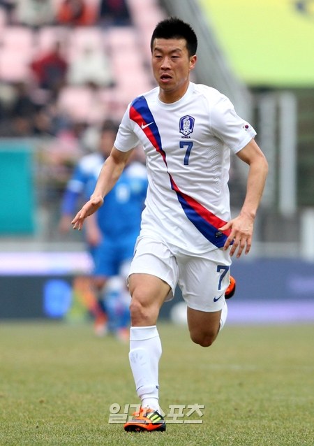 '월드컵 삼수생' 김두현, 군인정신으로 '마이웨이'