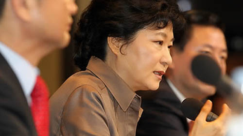 박근혜 "5.16 부인못해…정치권 싸우면 분열 일으켜"