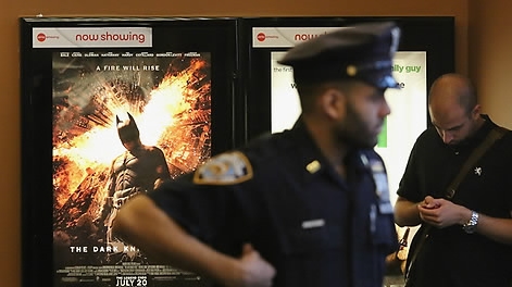 미국 영화관서 총기 난사…60여명 사상