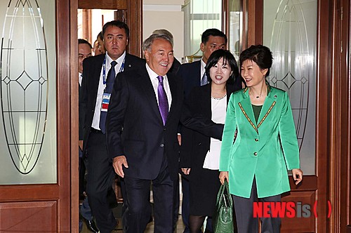박 대통령 "카자흐, 핵무기 포기로 국제 평화에 기여"