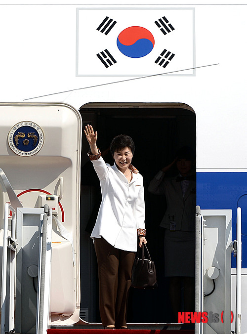 박근혜 대통령, 베트남 도착…국빈방문 닷새 일정 시작