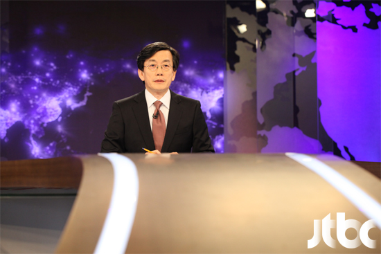 [미공개컷] 'JTBC 뉴스 9'을 준비하는 손석희 앵커