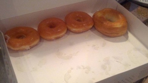 아주 사소한 행복 발견, 도넛 상자 열어보니 "땡 잡았다"
