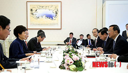 박 대통령, 양제츠 접견…"중국의 꿈 조속히 실현되길"