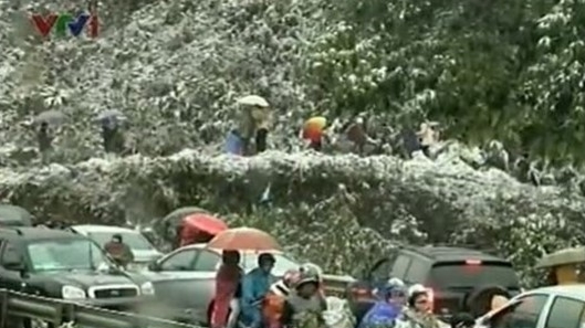 '열대 나라' 베트남 폭설, 20cm 눈폭탄…주민들 "경악"