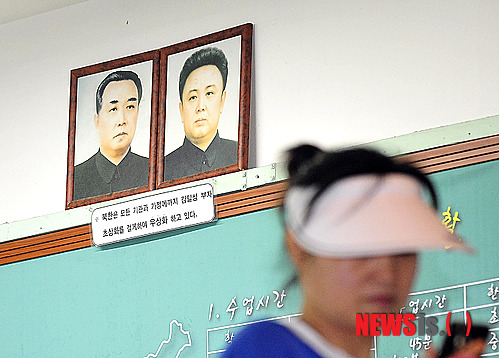 북한 주민들, 김일성 생일 '외화 펑펑' 예술축전에 불만