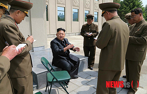 북한 김정은, 고아원 대대적 건설 지시…꽃제비 수용 조치