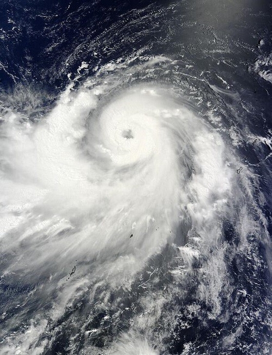 너구리 위성 사진의 선명한 태풍의 눈…'강력한 태풍답군요'