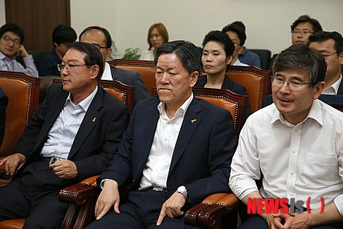 새정치연합 권력지형 어떻게?…김·안 흔들-계파갈등 표면화