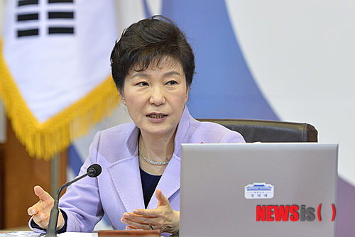 박 대통령, 지지율 급락에 청와대 개편·개각 속도 낼 듯
