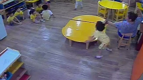 검찰, 폭력 어린이집 교사 200만원 약식기소…부모 반발
