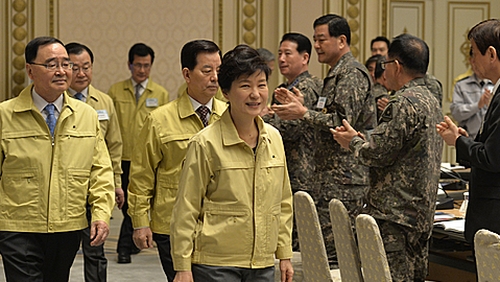 박 대통령 "한반도 안보 예측 어려워…북한 도발 억제해야"