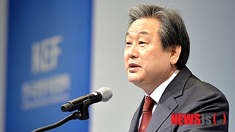 김무성 "장사 안되는 기업에 법인세 올린다 하면 어떻게 되나"