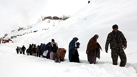 아프가니스탄 눈사태·홍수…사망자 최소 247명에 달해