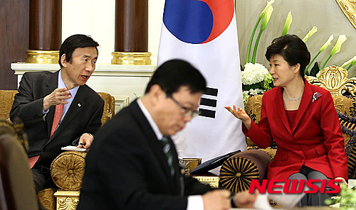 박근혜 대통령 "미 대사 테러, 배후 있는지 철저히 밝혀야"