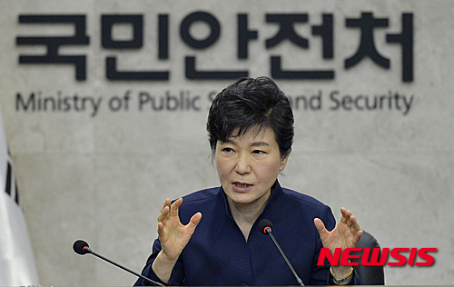 박 대통령 "과거 정치부터 현재까지 문제점 완전히 밝혀야"