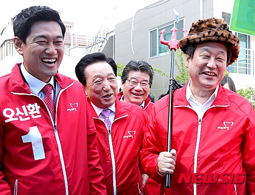 김무성 대표, '앞치마' 두르며 친근 이미지 어필