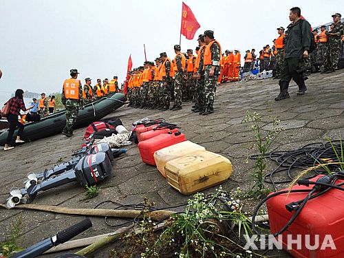 중국 양쯔강 여객선 침몰사고 13명 구조…대형 인명 피해 우려