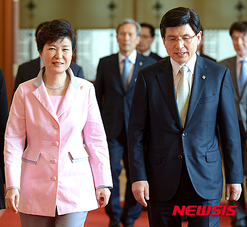 박 대통령, 3기 내각 '황교안 체제' 개편 마무리