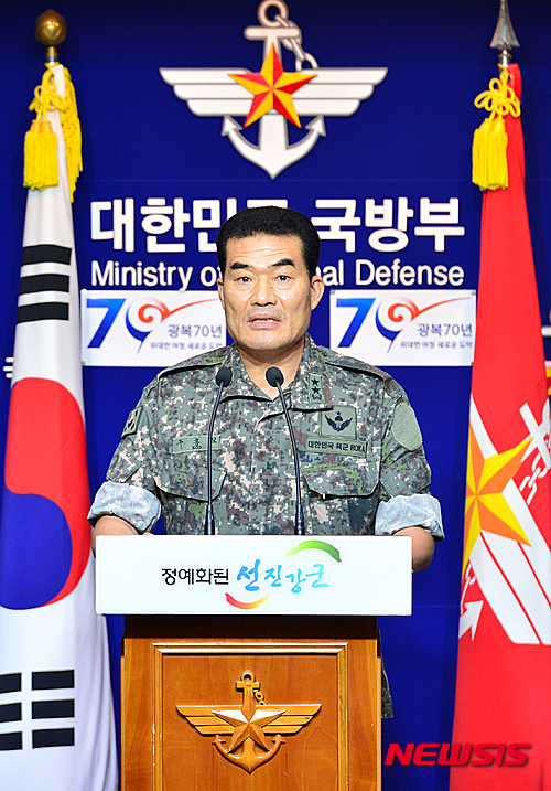 군, 군사분계선 대북확성기방송 재개…지뢰도발 대응