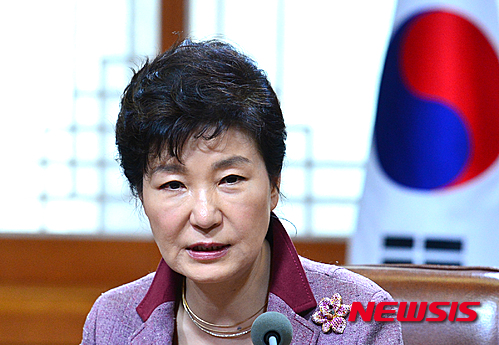 박 대통령 "역사교육, 결코 이념대립으로 학생 갈라선 안돼"