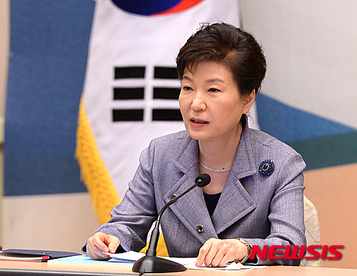 박 대통령 "나라 자긍심·역사 가치관 없이 통일 어려워"