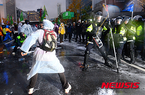 '민중총궐기' 충돌로 시위대 51명 최종 연행…2명 석방