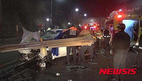 서울 종로구 자하문터널 교통사고…2명 부상