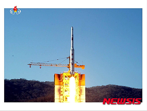 군 "북한 미사일 연료는 '적연질산'…위성 아냐"