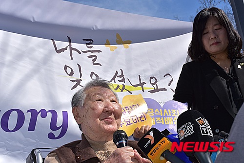반 총장, 위안부 합의 지지 발언 및 평화유지군 성범죄 파문에  '곤혹'