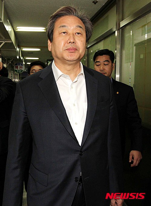 김무성, '탈당자 복당 불가설'에 "말할 단계 아냐" 반박