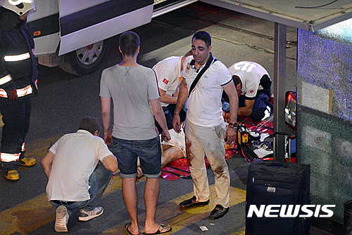 터키 이스탄불 공항서 3차례 자폭테러… 36명 사망·150여명 부상