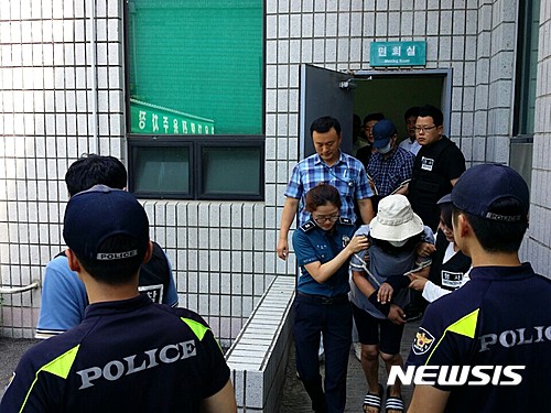 "제정신 아니었다"… 경찰 '가족살인' 피의자 2명 정신감정