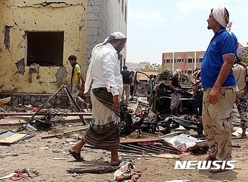 예멘 신병 훈련소 자폭공격에 71명 사망·98명 부상…IS "우리 소행"