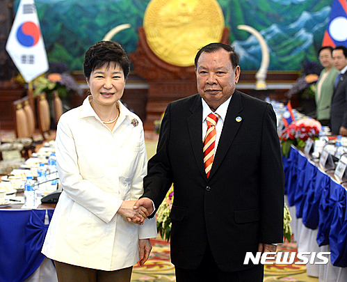 박 대통령, 라오스와 정상회담…북 핵실험 대응 협조 당부