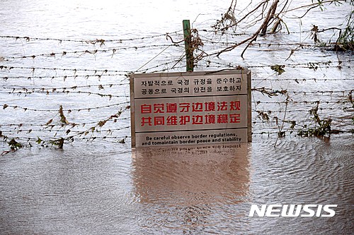 VOA "북한 홍수 이재민 14만…138명 사망"