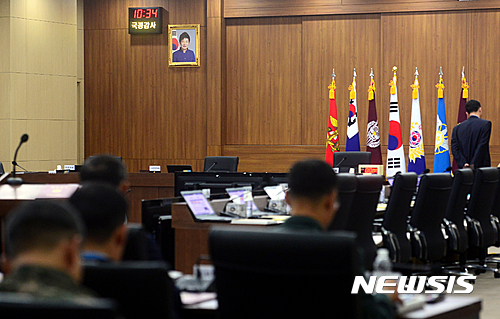 여당 김영우 위원장 '감금'에 국방위 국감 이틀째 파행