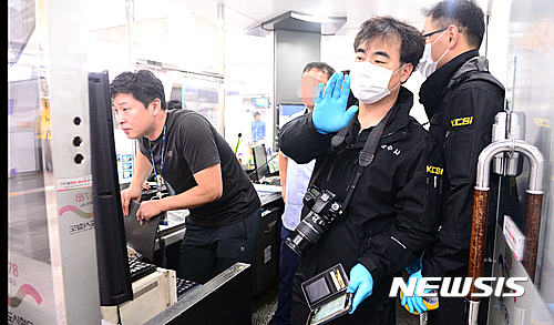 지하철 5호선 김포공항역 스크린도어 사고…1명 사망