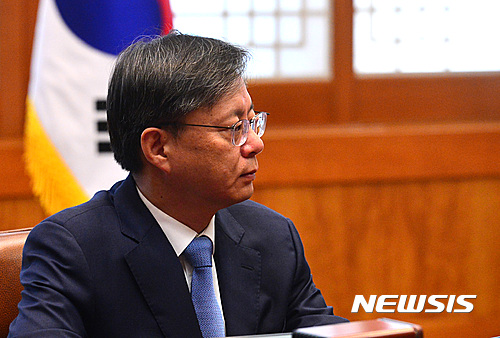 박 대통령, '우병우·송 회고록' 언급 없이 '최순실 의혹'만 대응