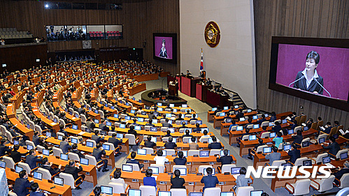 정의당, 박 대통령 면전에서 "나와라 최순실"…피켓 시위