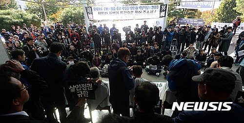 경찰, 백남기 부검영장 강제집행 2차 시도…유족측과 대치