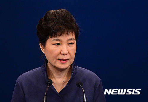 박 대통령, 최순실 관련 사과는 했지만 의혹은 더 증폭