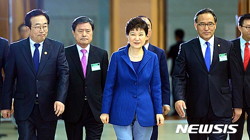 박근혜 대통령, 내주 청와대 부분 교체할 듯…우병우-문고리 3인방이 관건
