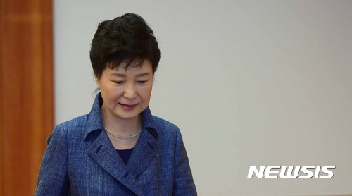 박 대통령 지지율, YS의 6% 최저기록 깰수도