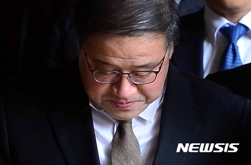 박 대통령 최측근, '최순실 폭탄' 떠넘기기 시작