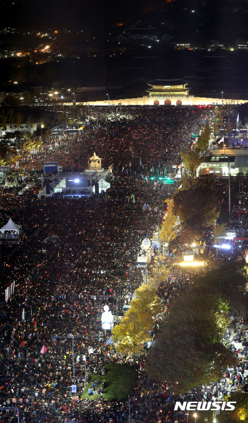 기적적인 100만 평화 집회…쇠파이프·밧줄·물대포 사라져