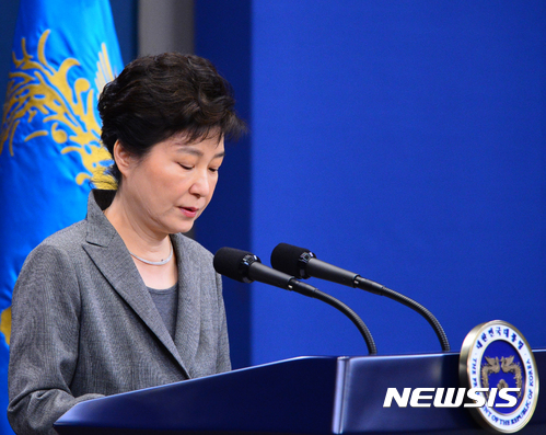 청와대 "가까운 시일내 박 대통령 입장 관련 별도 기자회견 가질 것"