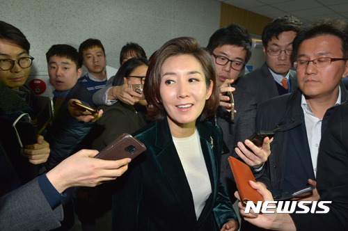 나경원 "박 대통령, 늦었지만 퇴진 의사 밝혀 다행"